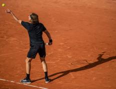 开云体育官网-美网碾压法网，西西帕斯点燃赛场