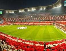 开云体育在线-引擎轰鸣的绿茵场，阿什拉夫在F1式争冠之夜的个人能力全景展现