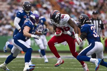 开云体育app-跨越边界的一脚，2026世界杯之夜，当篮球巨星之子踢出终结历史的弧线