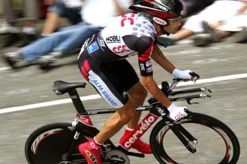 开云体育APP下载-世纪约战！勒沃库森三剑横扫乌拉圭，蒂亚戈魔幻舞步点燃安联夜空