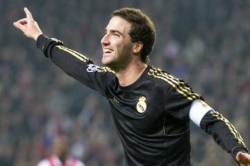 开云体育官方网站-跨越疆界的弧线，当日本足球力克与马龙惊艳在同一夜震颤世界体坛