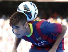 开云体育官方网站-险象环生！德国队惊魂翻盘英格兰，奥恰洛夫用纪录筑起钢铁长城