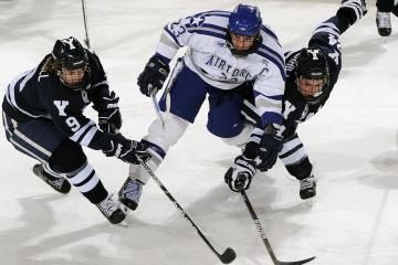 开云下载-欧冠碾压夜，曼城降下战术冰雹，阿尔瓦雷斯一球刻下三重丰碑