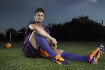 开云下载-钢铁对决，汉密尔顿孤军奋战，阿斯顿马丁极限险胜