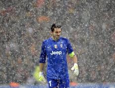 开云体育平台APP-跨界巅峰对决！当福建铁军鏖战迈阿密，历史在克莱指尖改写