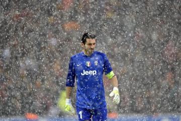 开云体育平台APP-跨界巅峰对决！当福建铁军鏖战迈阿密，历史在克莱指尖改写