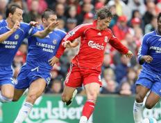 开云官方app入口-工业级碾压与孤胆英雄，当梅赛德斯用精算师逻辑肢解赛道，维斯塔潘用肉身重铸王座