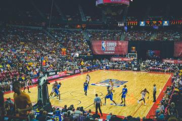 开云体育官方网站-双线并蒂，波兰足球轻取瑞典，樊振东带队登顶—当绿茵与乒乓共奏凯歌