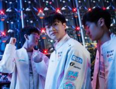 开云APP-WBG绝杀DK，Elk团战一打五激烈交锋半决赛，让粉丝疯狂欢呼