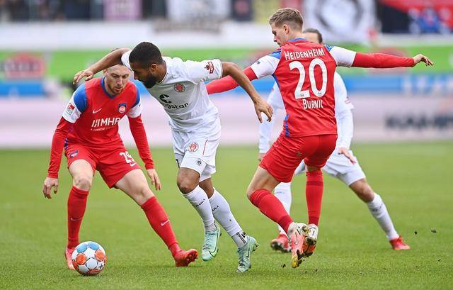 开云体育app-士气不振的汉堡客场不敌不伦瑞克，遭遇连败的简单介绍