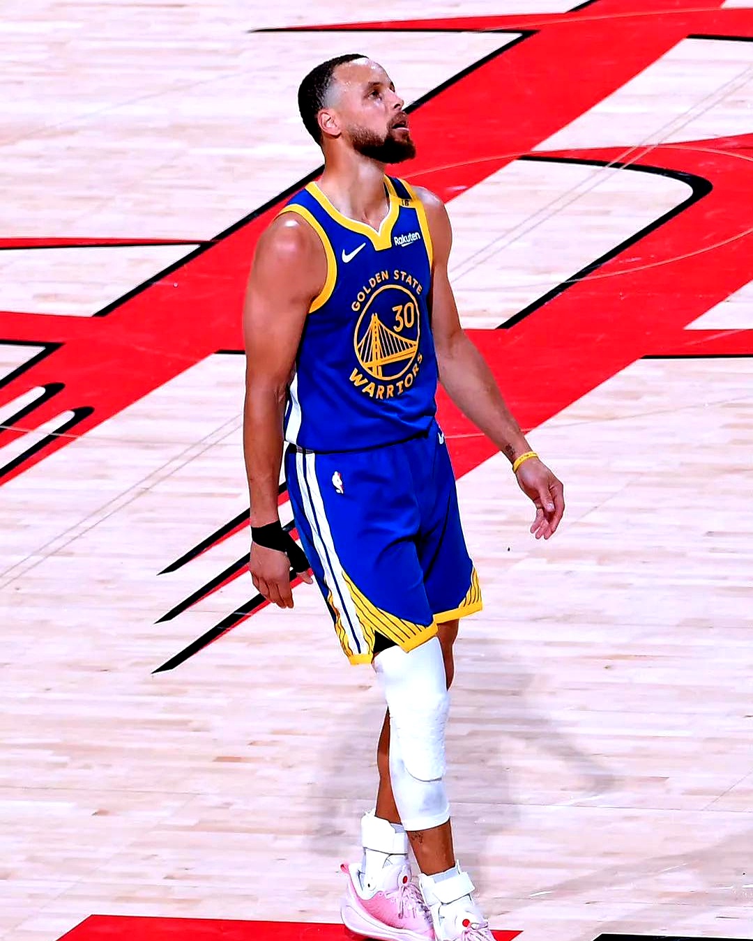 开云体育下载-勇士客场取胜，库里季前状态回升