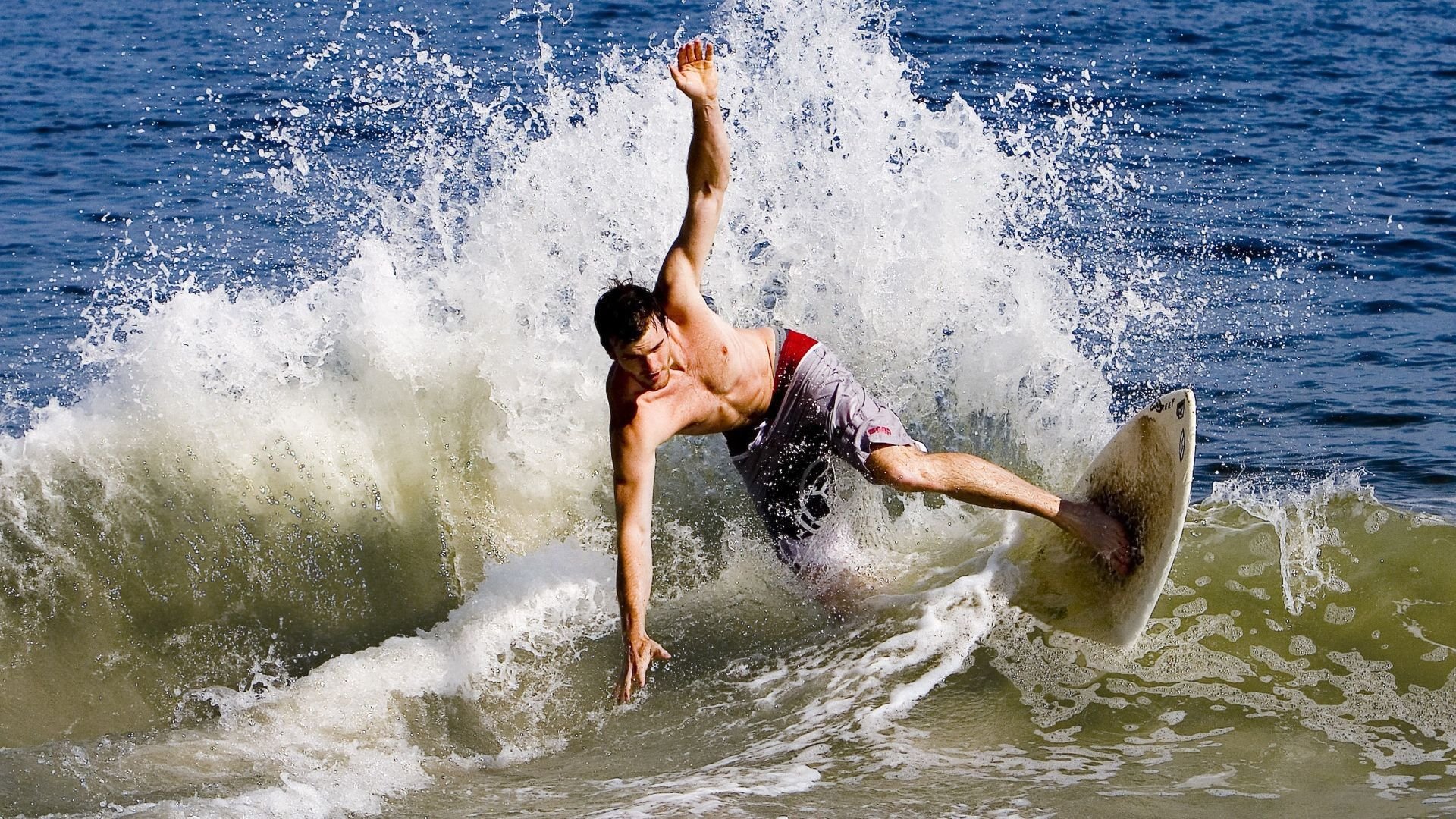 开云官网-很有意思。两个看似无关的事件—英格兰对瑞典的足球鏖战，与张继科的乒乓纪录—实际上可以找到一个深刻的唯一性内核，在各自领域的极限压力下，迸发出的孤勇与极致专注